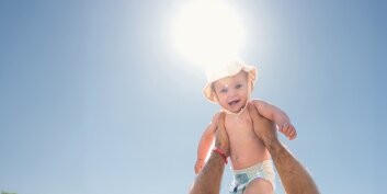Crème solaire bébé : comment correctement le protéger ?