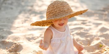 Coup de soleil sur bébé : les solutions