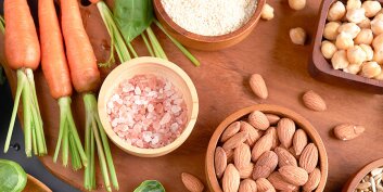 La vitamine B2 : assure la santé de la peau, des ongles et des cheveux