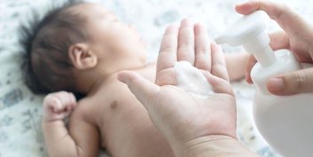 Les huiles essentielles pour bébé : une alternative à ne pas négliger